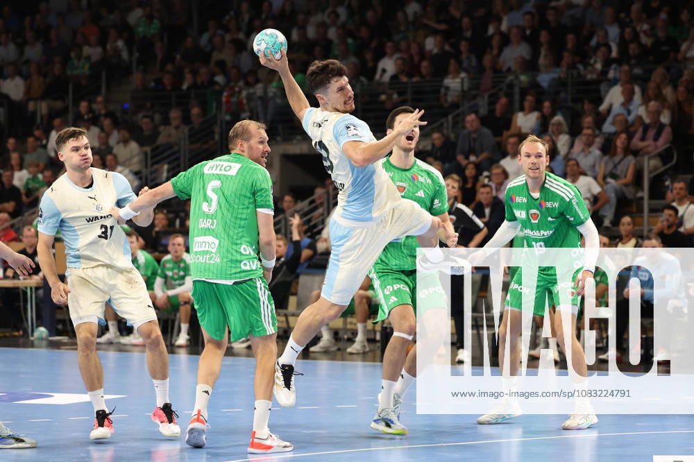 Handball, Opel HBL, 2026–2027 season, 1st HBL, Füchse Berlin vs. VfL Gummersbach, Max Schmeling Halle, Alex Dujshebaev, VfL Gummersbach No. 10 on offense, Berlin, Deutschkand