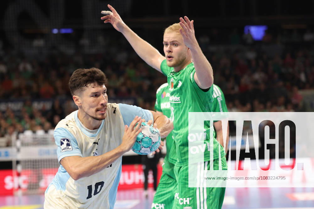 Handball, Opel HBL, 2026–2027 Season, 1 HBL, Füchse Berlin vs. VfL Gummersbach, Max Schmeling Hall, Alex Dujshebaev (VfL Gummersbach) No. 10 on the attack against Matthes Langhoff (Füchse Berlin) No. 25, Berlin, Germany