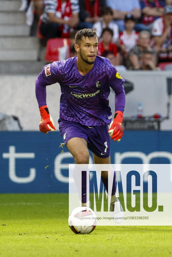 Mio Backhaus, SC Freiburg, No. 1 on the Ball, Germany, Soccer, Bundesliga 1, Matchday 3, 2026–2027, SC Freiburg vs. Borussia Mönchengladbach, September 12, 2026, Freiburg im Breisgau, Europa-Park Stadium, Germany