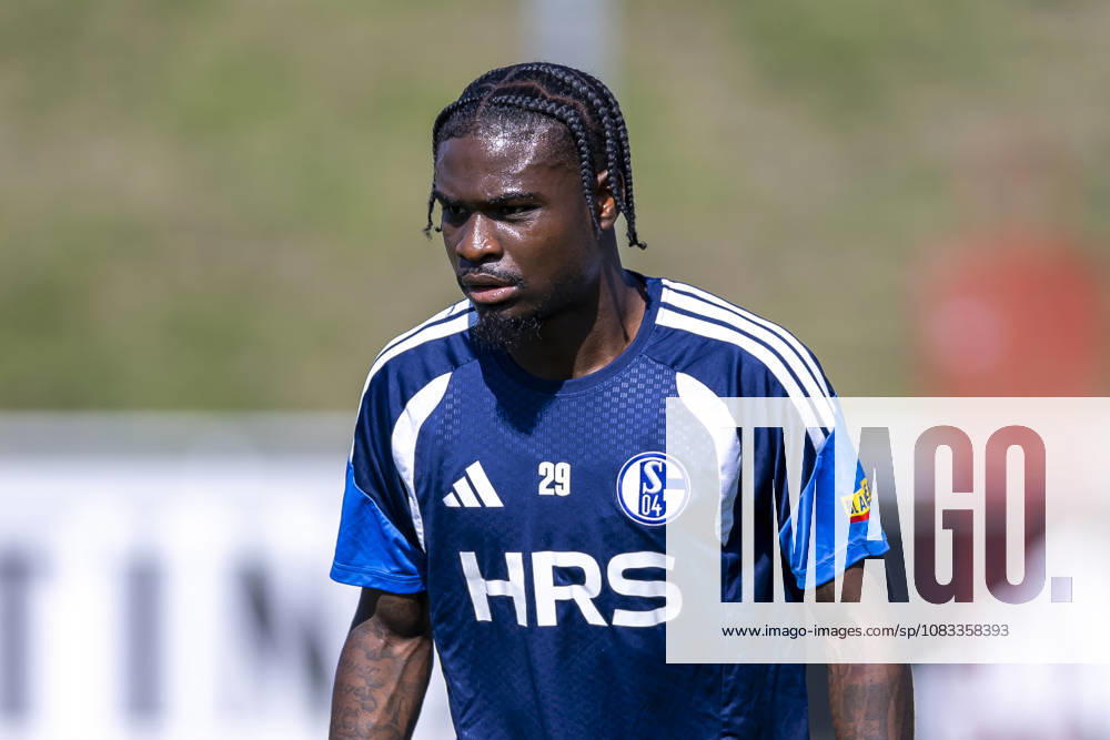 Soccer, FC Schalke 04 Junior Training, Dina Ebimbe, FC Schalke 04, Gelsenkirchen, FC Schalke 04 Training Facility, North Rhine-Westphalia, Germany, xRHR PHOTO YYx