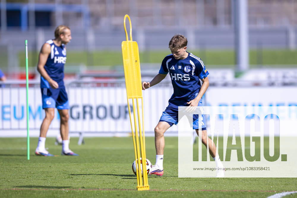 Soccer, FC Schalke 04 Practice Luca Vozar FC Schalke 04 Gelsenkirchen FC Schalke 04 Training Facility NRW Germany xRHR PHOTO YYx