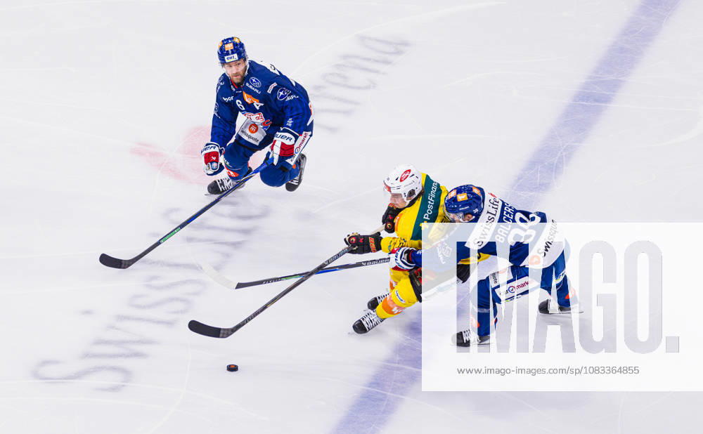 Ice Hockey National League Regular Season: ZSC Lions vs. SC Ber Zurich, Switzerland, September 15, 2026. A duel between No. 23 Marco Lehmann (Bern) and No. 38 Rudolf Balcers (ZSC Lions). Defender No. 6 Yannick Weber (ZSC Lions) watches.