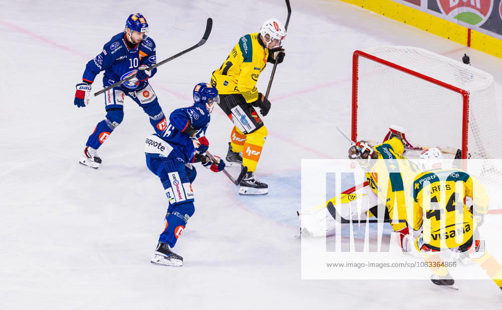 Ice Hockey National League Regular Season: ZSC Lions vs. SC Ber Zurich, Switzerland, September 15, 2026, 6th minute, 36 Simon Knack of the ZSC Lions ties the score at 1–1. Teammate 10 Sven Andrighetto watches as goaltender 30 Connor Hughes, 44 Samuel Kreis, and 51 Nils Rhyn—all from Bern—are beaten for the first time.