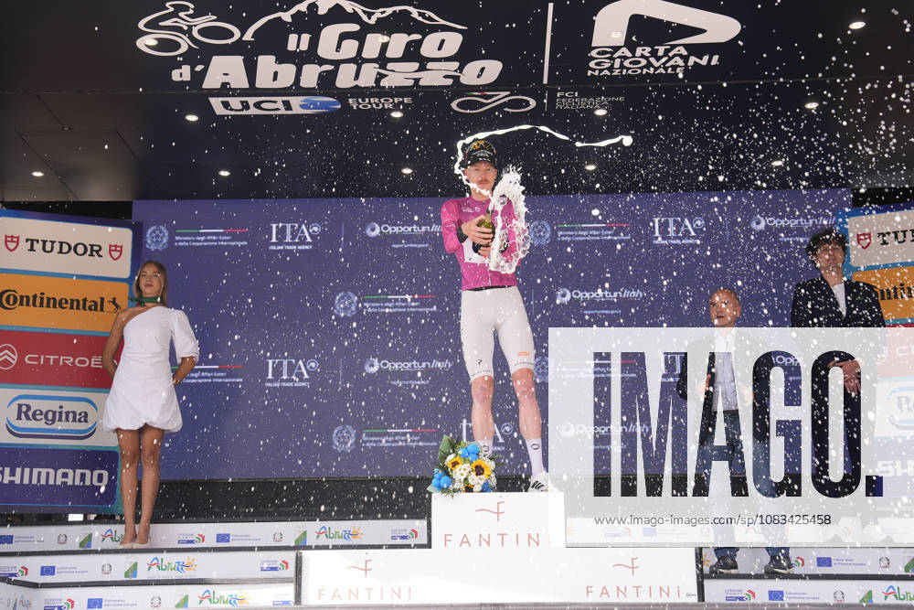 France s Dorian Godon of Netcompany Ineos cyclamen jersey during the Giro dAbruzzo, stage 3 from Oricola - Piana del Cavaliere to San Benedetto dei Marsi (159 km) - Abruzzo, Italy - Thursday, September 17, 2026. - cycling.