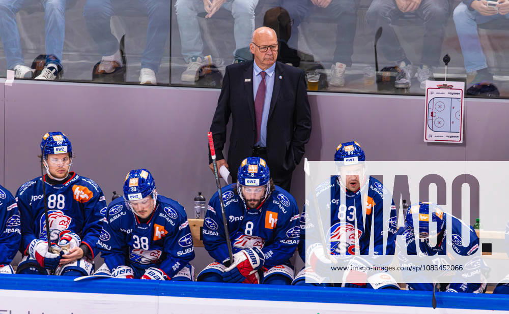 Ice Hockey National League Regular Season: ZSC Lions vs. SC Ber Zurich, Switzerland, September 15, 2026. ZSC Lions head coach Claude Julien on the players bench. In front of him are No. 88 Malte Strömwall, No. 38 Rudolf Balcers, No. 8 Willy Riedi, No. 83 Juho Lammikko, and No. 79 Thierry Bader