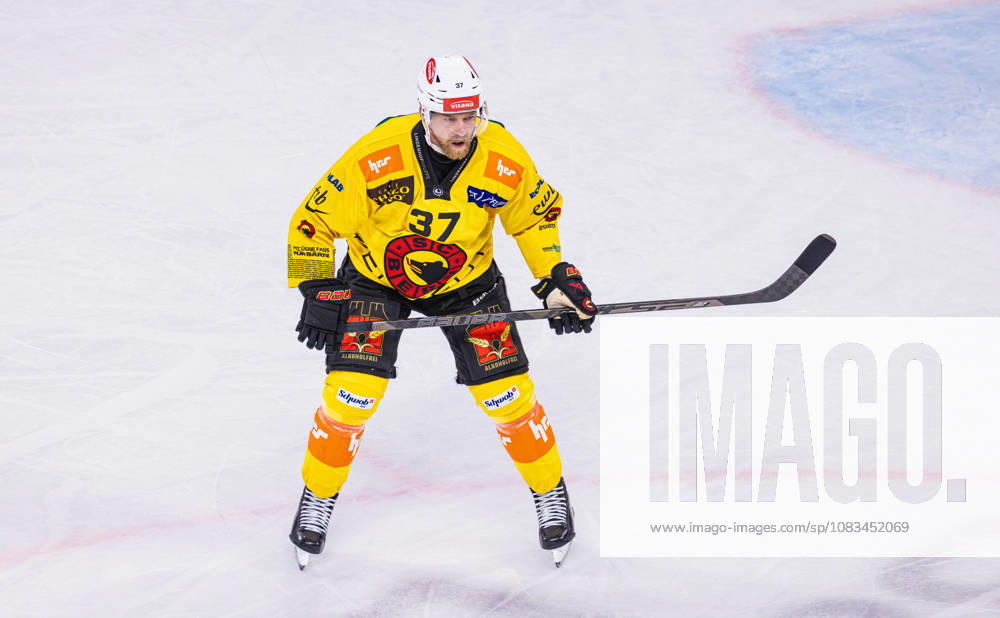 Ice Hockey National League Regular Season: ZSC Lions vs. SC Bern, Zurich, Switzerland, September 15, 2026. No. 37 Anton Lindholm, defenseman, SC Bern