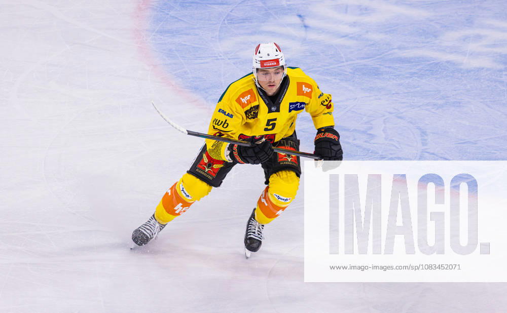 Ice Hockey National League Regular Season: ZSC Lions vs. SC Bern, Zurich, Switzerland, September 15, 2026. No. 5 Ian Mitchell, defenseman, SC Bern
