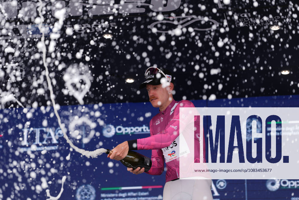 France s Dorian Godon of Netcompany Ineos Cyclamine jersey during the Giro dAbruzzo, stage 4 from Silvi to Controguerra (182 km) - Abruzzo, Italy - Friday, September 18, 2026. - cycling.