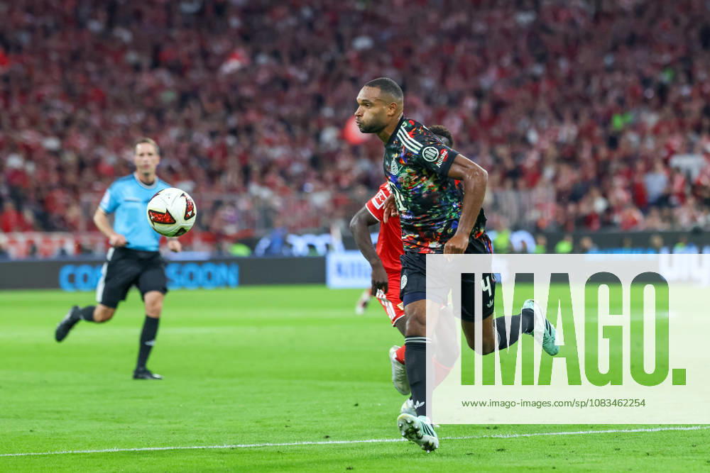 Jonathan Tah, FC Bayern Munich, No. 04 with the ball, GER, FC Bayern Munich vs. 1. FC Union Berlin, soccer, Bundesliga, Matchday 4, 2026–2027 season, September 18, 2026, DFL and DFB regulations prohibit any use of photographs as image sequences and or quasi-video, GER, FC Bayern Munich vs. 1. FC Union Berlin, soccer, Bundesliga, Matchday 4, 2026–2027 season, September 18, 2026, Munich