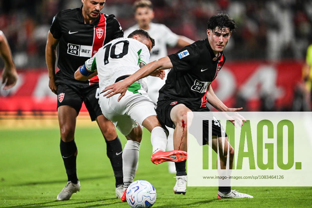 Jay Robinson of AC Monza fights for the ball with Domenico Berardi of Sassuolo FC during the Serie A soccer match between AC Monza and Sassuolo FC the Brianteo Stadium in Monza, north Italy - September 18, 2026. - Soccer.