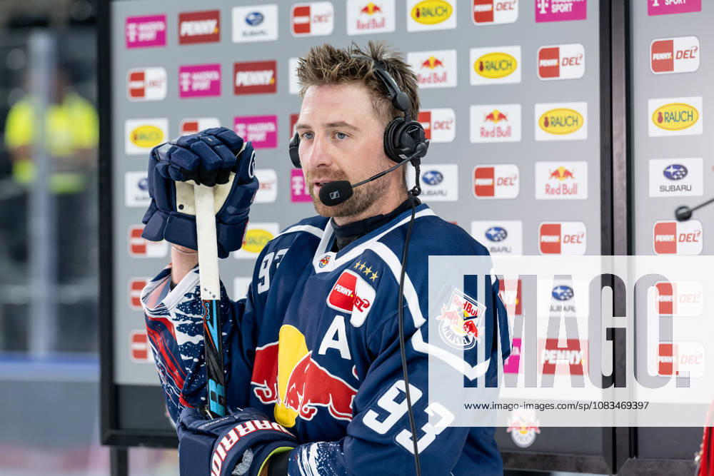 Maximilian Kastner, EHC Red Bull Munich, No. 93, during a postgame interview, GER, EHC Red Bull Munich vs. Adler Mannheim, ice hockey, DEL, 2026–2027 season, Matchday 1, September 18, 2026 Photo: HMB Media, Heike Feiner