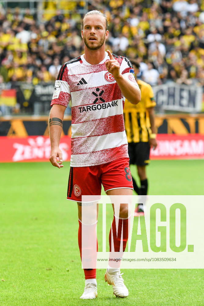 Jorrit Hendrix, Fortuna Düsseldorf, No. 8, giving instructions, gesturing with his arms, cutout, full-body, single frame, action, September 19, 2026, Aachen, Germany, soccer, 3rd Division, TSV Alemannia Aachen vs. Fortuna Düsseldorf, soccer, 3. Liga, TSV Alemannia Aachen vs. Fortuna Düsseldorf, DFB and DFL regulations prohibit any use of photographs as image sequences and or quasi-video