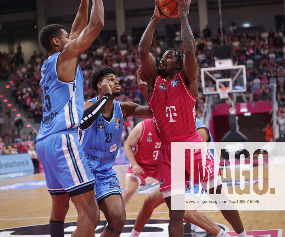 John Michael Wright Telekom Baskets Bonn vs. Veolia Towers Hamburg, Matchday 1 of the 2026–27 Season