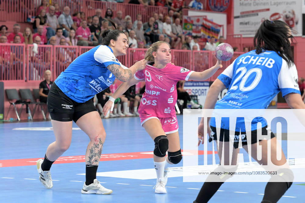Johanna Farkas (TusSies Metzingen), 19, in action against Marcela Arounian (Thüringer HC), 36; TusSies Metzingen vs. Thüringer HC, Handball, Alsco HBF, Matchday 4, 2026–2027 Season, September 19, 2026, TusSies Metzingen vs. Thuringer HC, Handball, Alsco HBF, Matchday 4, 2026–2027 Season, September 19, 2026, Tübingen