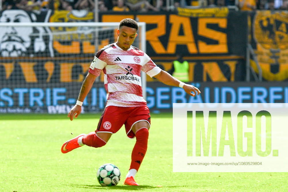 Steven van der Sloot, Fortuna Düsseldorf, No. 2 with the ball, game scene, cropped, full-body, single frame, action, September 19, 2026, Aachen, Germany, soccer, 3rd Division, TSV Alemannia Aachen vs. Fortuna Düsseldorf, soccer, 3. Liga, TSV Alemannia Aachen vs. Fortuna Düsseldorf, DFB and DFL regulations prohibit any use of photographs as image sequences and or quasi-video