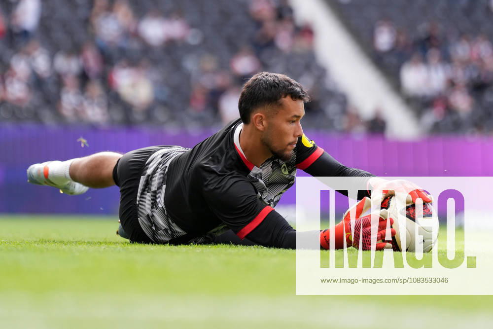 Mio Backhaus, SC Freiburg, No. 1 on the Ball, Germany, Soccer, Bundesliga 1, Matchday 4, 2026–2027, Eintracht Frankfurt vs. SC Freiburg, September 19, 2026, Deutsche Bank Park, Frankfurt, Hesse, Germany