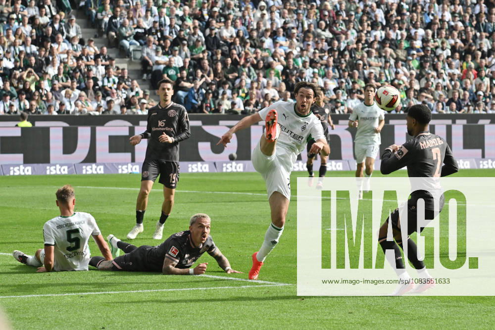 Jan Leszczynski, Borussia Mönchengladbach; Phillip Tietz, Mainz 05; Joe Scally, Borussia Mönchengladbach; Phillipp Mwene, Mainz 05; from left, September 19, 2026, Soccer, Bundesliga 1, 2026–2027 season, Matchday 4, Borussia Mönchengladbach 1–3 FSV Mainz 05. DFL regulations prohibit any use of photographs as image sequences and or quasi-video. Mönchengladbach, Borussia Park, North Rhine-Westphalia, Germany Team2