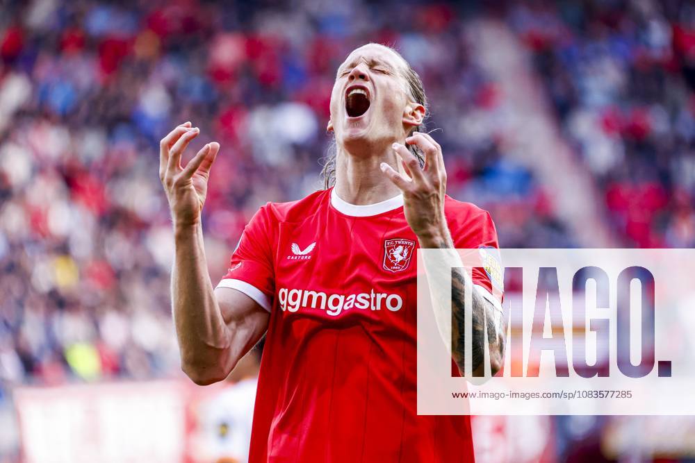 ENSCHEDE - Wout Weghorst of FC Twente reacts during the Eredivisie match between FC Twente and PSV Eindhoven at De Grolsch Veste stadium on September 20, 2026, in Enschede, the Netherlands. WART BRINKERHOF ANP Eredivisie 2026 27 ANPxSportx xMarcelxterxBalsxIVx 569411659 originalFilename: 569411659