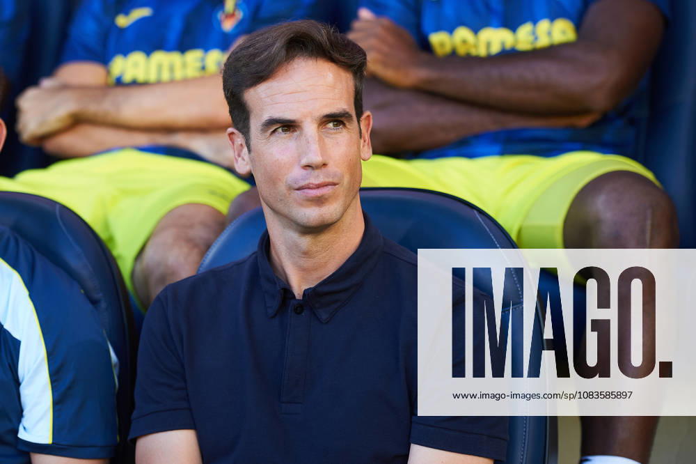 Head Coach Ínigo Pérez of Villarreal CF during the LaLiga EA Sports match between Villarreal CF and Levante UD at Estadio de la Cerámica on September 20, 2026, in Villarreal, Spain