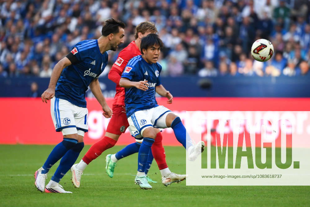 Satoshi Tanaka, FC Schalke 04; Kenan Karaman, FC Schalke 04; April 20, 2026; Soccer, 1. Bundesliga; 2026–2027 season; Matchday 4, FC Schalke 04 vs. SV Elversberg 0–0. DFL regulations prohibit any use of photographs as image sequences and or quasi-video. Gelsenkirchen, Veltins Arena, North Rhine-Westphalia, Germany Team2