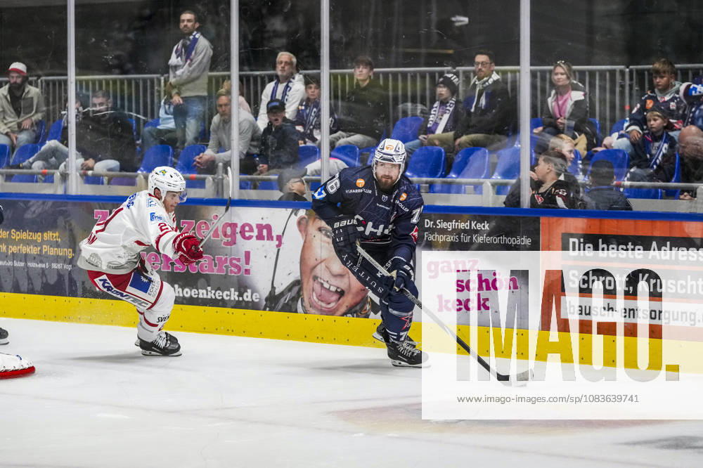 Battle for the Puck: A duel between Aleandro Angaran of the Eisbären Regensburg, 21, and Denis Pfaffengut of the Towerstars Ravensburg, 76, GER, Ravensburg Towerstars vs. Eisbären Regensburg, Ice Hockey, DEL2 Regular Season, Matchday 2, 2026–2027 Season, September 20, 2026, GER, Ravensburg Towerstars vs. Eisbären Regensburg, Ice Hockey, DEL2 Regular Season, Matchday 2, 2026–2027 season, September 20, 2026, Ravensburg