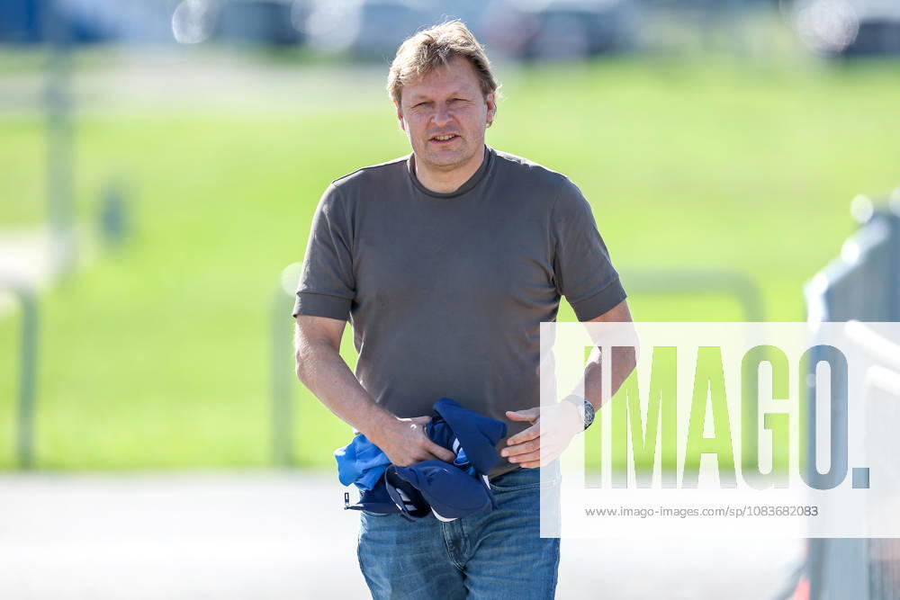 Soccer, FC Schalke 04 Training Session; Director of Professional Soccer Youri Mulder; FC Schalke 04, Gelsenkirchen; FC Schalke 04 Training Facility; North Rhine-Westphalia, Germany; xRHR PHOTO YYx
