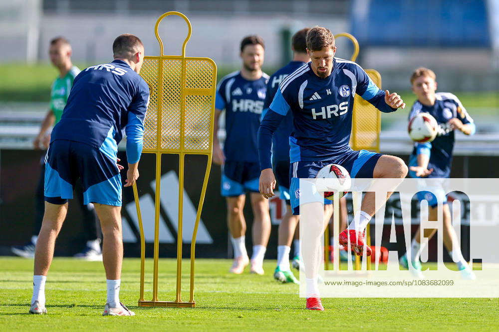 Soccer, FC Schalke 04 Training Janik Bachmann FC Schalke 04 Gelsenkirchen FC Schalke 04 Training Facility North Rhine-Westphalia Germany xRHR PHOTO YYx
