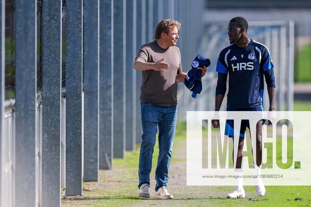 Soccer, FC Schalke 04 training session; Director of Professional Soccer Youri Mulder of FC Schalke 04 gesturing next to Bryan Lasme of FC Schalke 04; Gelsenkirchen; FC Schalke 04 training facility; NRW, Germany; xRHR PHOTO YYx