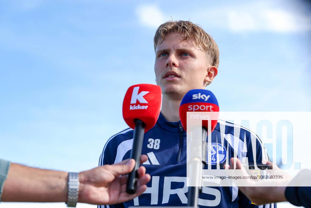 Soccer, FC Schalke 04 Training Session: Interview with Luca Vozar, FC Schalke 04, Gelsenkirchen, FC Schalke 04 Training Facility, North Rhine-Westphalia, Germany, xRHR, PHOTO YYx