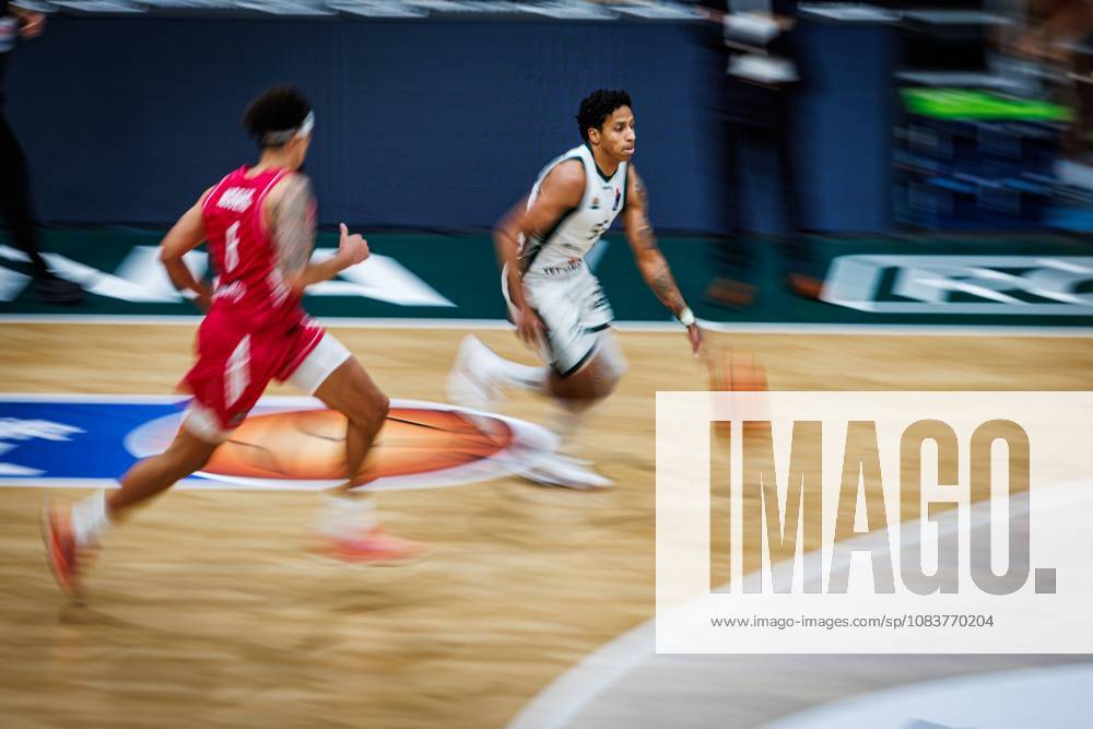 Eli Brooks Gladiators Trier face off against Michael Kessens Telekom Baskets Bonn, Action: Vet Concept Gladiators Trier vs. Telekom Baskets Bonn, Basketball, easyCredit BBL, Matchday 2, 2026–2027 Season, September 25, 2026 Vet Concept Gladiators Trier vs. Telekom Baskets Bonn, Basketball, easyCredit BBL, Matchday 2, 2026–2027 Season