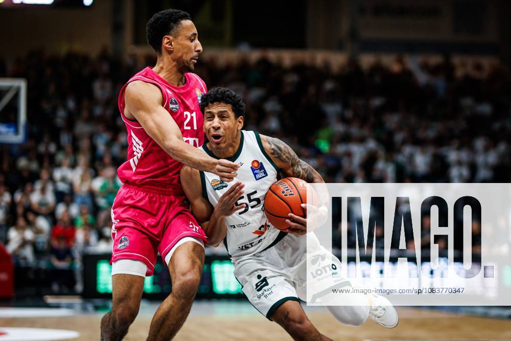 Eli Brooks of the Gladiators Trier goes head-to-head with Joel Aminu of the Telekom Baskets Bonn; Action: Vet Concept Gladiators Trier vs. Telekom Baskets Bonn, Basketball, easyCredit BBL, Matchday 2, 2026–2027 Season, September 25, 2026 Vet Concept Gladiators Trier vs. Telekom Baskets Bonn, Basketball, easyCredit BBL, Matchday 2, 2026–2027 Season