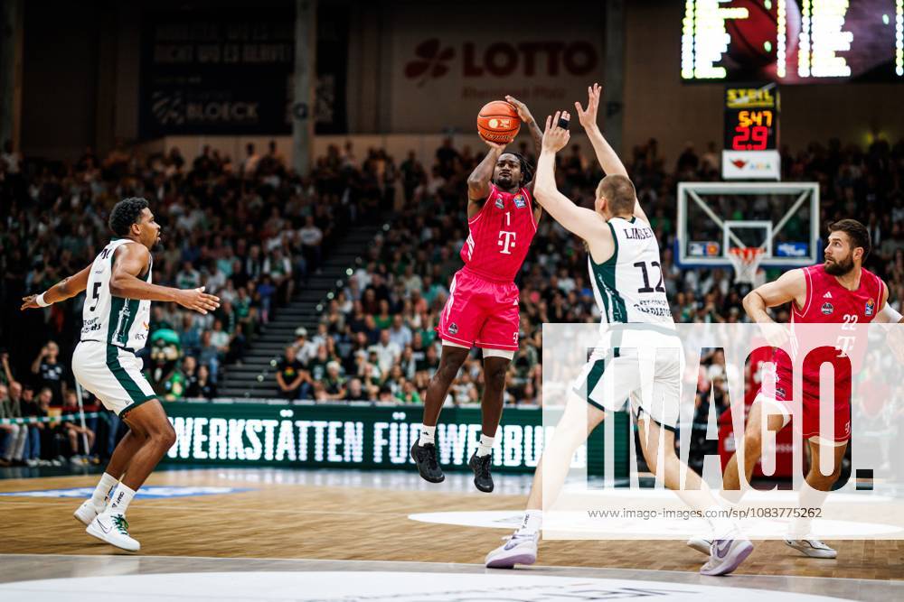 John Michael Wright of Telekom Baskets Bonn goes head-to-head with Justin Simon and Marten Linssen of the Gladiators Trier; Action: Vet Concept Gladiators Trier vs. Telekom Baskets Bonn, Basketball, easyCredit BBL, Matchday 2, 2026–2027 Season, September 25, 2026, Vet Concept Gladiators Trier vs. Telekom Baskets Bonn, Basketball, easyCredit BBL, Matchday 2, 2026–2027 Season