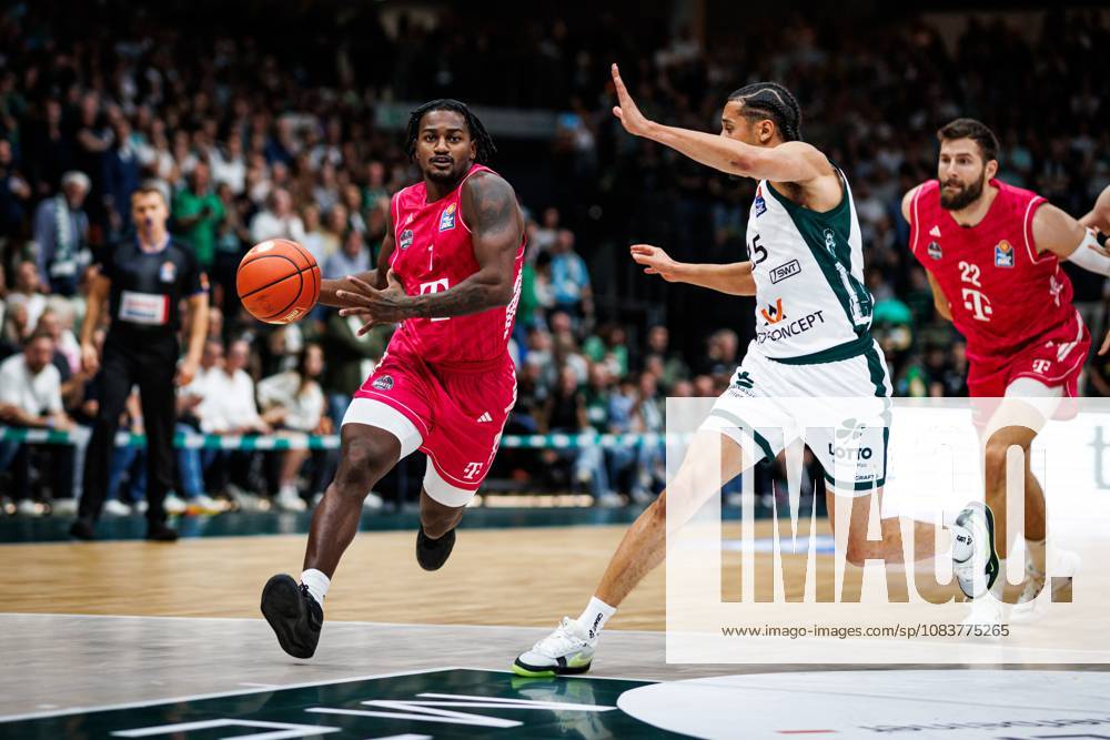 John Michael Wright of Telekom Baskets Bonn goes head-to-head with Jordan Roland of the Gladiators Trier; Action: Vet Concept Gladiators Trier vs. Telekom Baskets Bonn, Basketball, easyCredit BBL, Matchday 2, 2026–2027 Season, September 25, 2026, Vet Concept Gladiators Trier vs. Telekom Baskets Bonn, Basketball, easyCredit BBL, Matchday 2, 2026–2027 Season