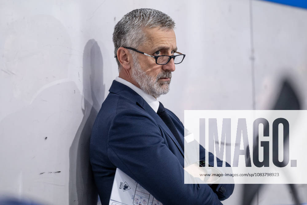 Mark French, Head Coach, ERC Ingolstadt, is dissatisfied. GER, Straubing Tigers vs. ERC Ingolstadt, ice hockey, DEL, 2026–2027 season, Matchday 3, September 25, 2026. Photo: HMB Media, Heike Feiner