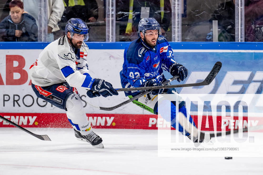 Battle for the Puck: Face-off between Morgan Ellis (ERC Ingolstadt, 04) and Spencer Kersten (Straubing Tigers, 93 GER), Straubing Tigers vs. ERC Ingolstadt, Ice Hockey, DEL, 2026–2027 Season, Matchday 3, September 25, 2026 Photo: HMB Media, Heike Feiner
