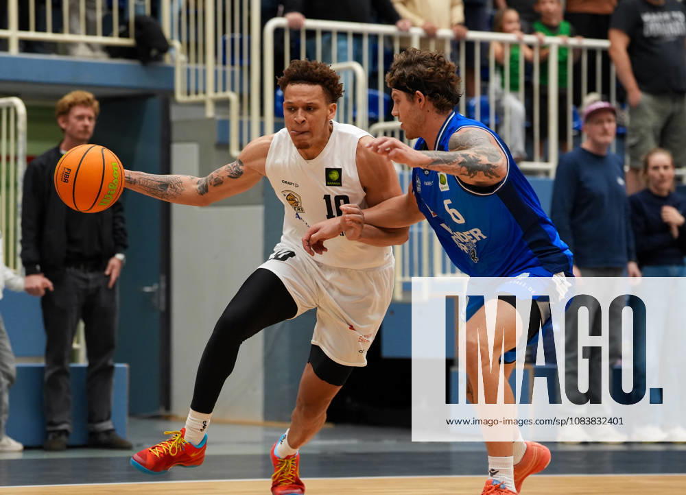 Isaiah Sanders (ETB Miners Essen), No. 10, in a one-on-one battle with Booker Coplin (HAKRO Merlins Crailsheim), No. 6 GER, ETB Miners Essen vs. HAKRO Merlins Crailsheim, Barmer 2 Basketball Bundesliga, ProA, Matchday 1, 2026–27 Season, Sportpark am Hallo, Essen, September 26, 2026 ETB Miners Essen vs. HAKRO Merlins Crailsheim ProA Matchday 1 September 26, 2026 Essen