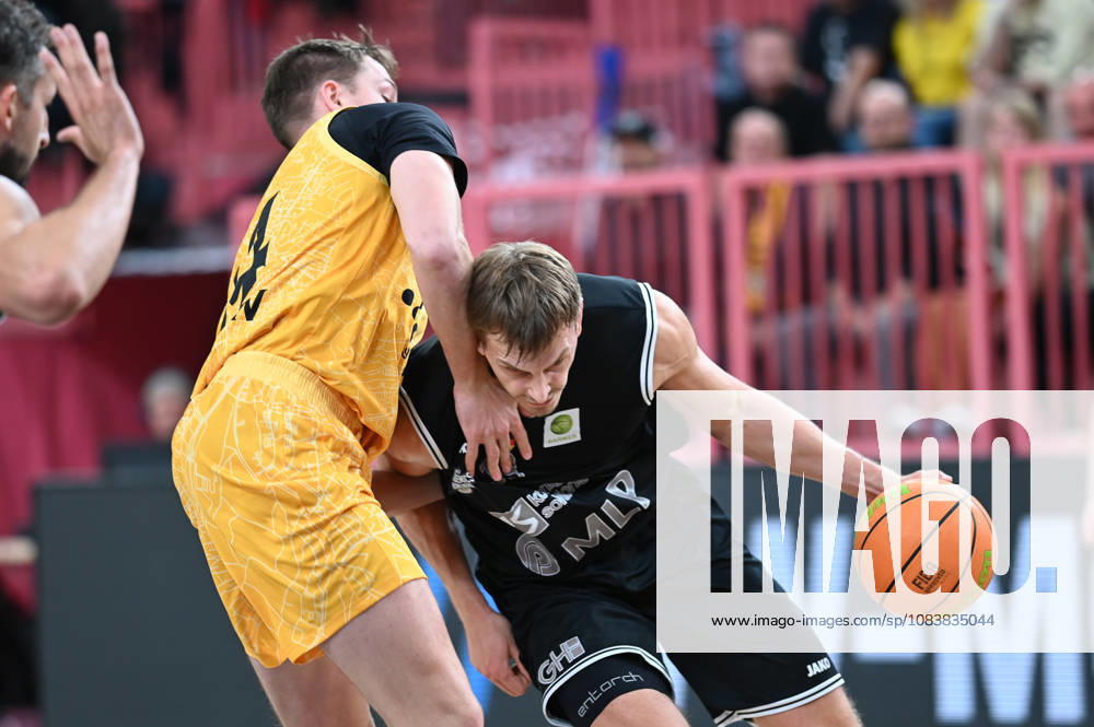 Lorenz Brenneke, MLP Academics Heidelberg, 19, is blocked GER, Tigers Tübingen vs. MLP Academics Heidelberg, Basketball, ProA, Matchday 1, 2026–2027 season, September 26, 2026 GER, Tigers Tübingen vs. MLP Academics Heidelberg, Basketball, ProA, Matchday 1, 2026–2027 season, September 26, 2026 Tigers Tübingen
