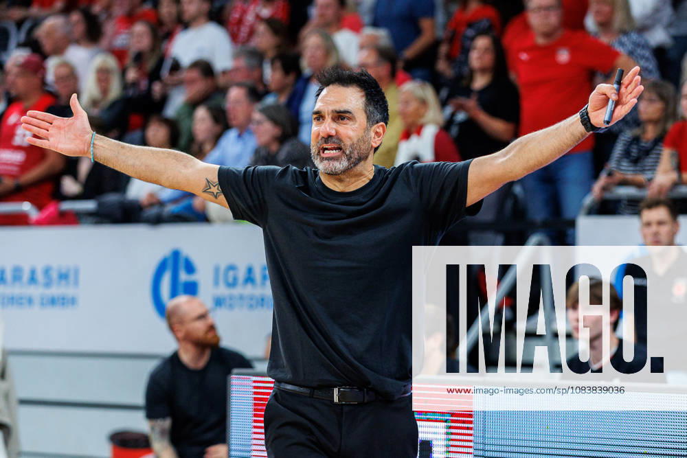 Jesus Ramirez, BMA365 Bamberg Baskets, Coach, single image, single photo, portrait, celebrating, celebration, positive emotions, positive emotion, BMA365 Bamberg Baskets vs. MHP RIESEN Ludwigsburg, basketball, easyCredit BBL, Matchday 3, September 26, 2026, BMA365 Bamberg Baskets vs. MHP RIESEN Ludwigsburg, basketball, easyCredit BBL, Matchday 3, September 26, 2026, Bamberg