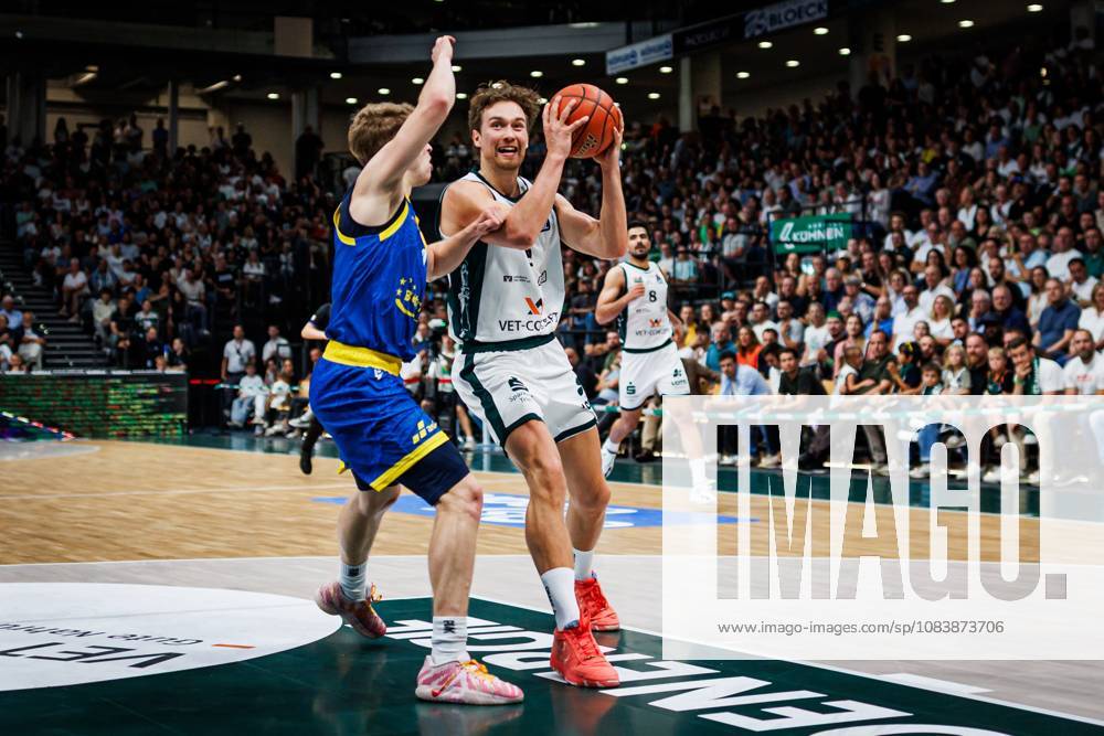 Marco Hollersbacher s Gladiators Trier goes head-to-head with Raphael Falkenthal s Science City Jena, Action: Vet Concept Gladiators Trier vs. Science City Jena, Basketball, easyCredit BBL, Matchday 2, 2026–2027 Season, September 27, 2026, Vet Concept Gladiators Trier vs. Science City Jena, Basketball, easyCredit BBL, Matchday 2, 2026–2027 Season