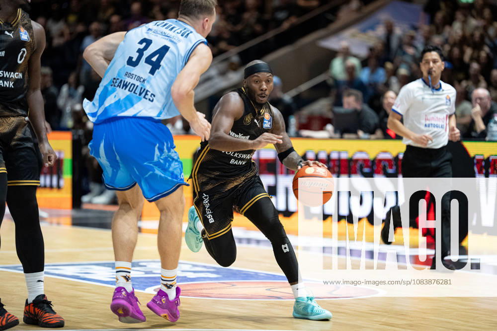 DeJour Reaves 3, Loewen Braunschweig vs. Arthur Konontsuk 34, Rostock Seawolves, GER, Basketball: Loewen Braunschweig vs. Rostock Seawolves, Basketball, easyCredit BBL, Week 3, 2026–27 Season, September 27, 2026 GER, Basketball: Braunschweig Lions vs. Rostock Seawolves, Basketball, easyCredit BBL, Week 3, 2026–27 season, September 27, 2026 Braunschweig