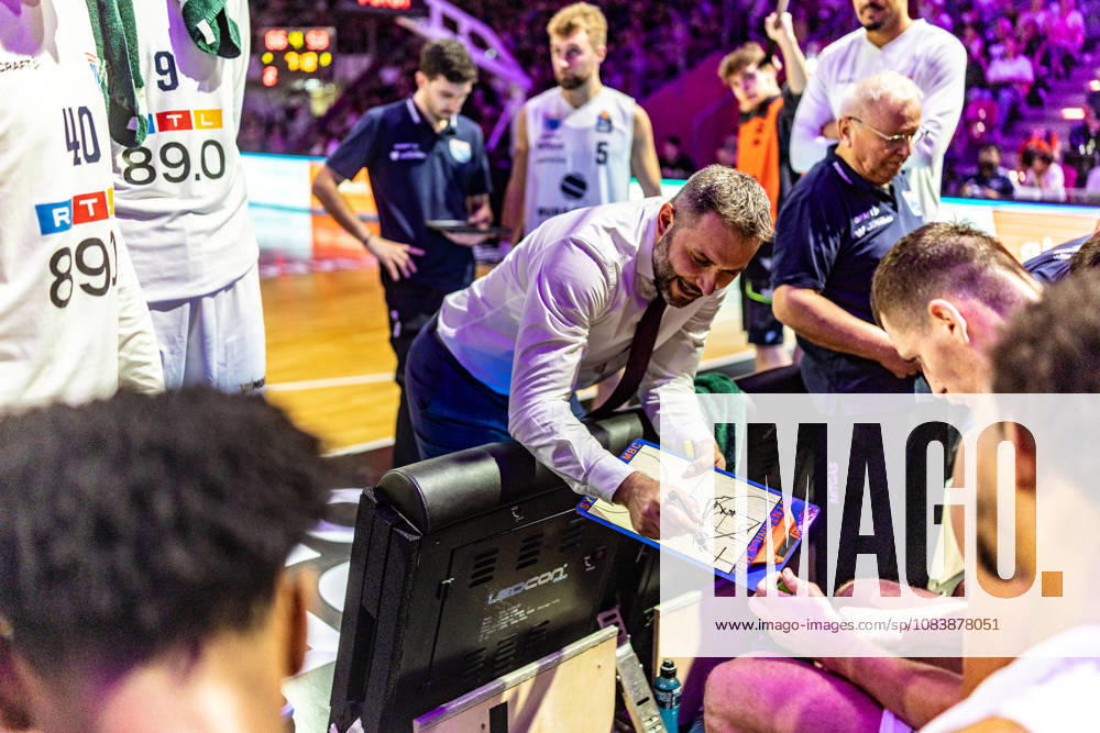 Vladimir Jovanovic, Head Coach of SYNTAINICS MBC, calls a final timeout. Telekom Baskets Bonn vs. SYNTAINICS MBC, Basketball, easy Credit BBL, Matchday 3, 2026–2027, September 27, 2026 Telekom Baskets Bonn vs. SYNTAINICS MBC, Basketball, easyCredit BBL, Matchday 3, 2026–2027, September 27, 2026 Bonn