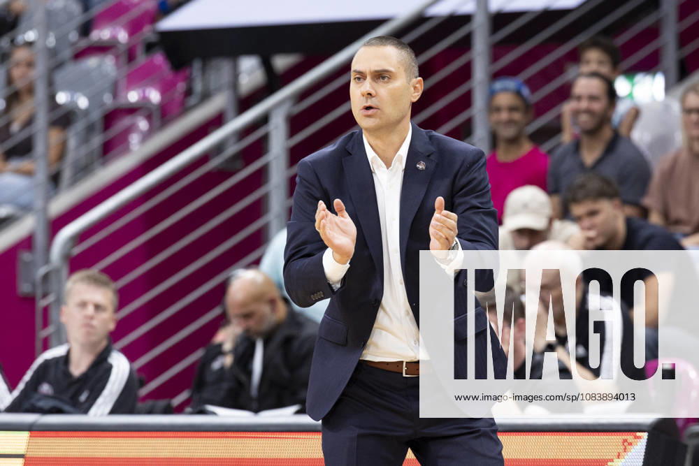 Head Coach Marko STANKOVIC BON, cheering on his team, clapping, focused; final score 77–72, Basketball 1st Bundesliga: Telekom Baskets Bonn vs. Syntainics MBC from Weißenfeld, BON vs. MBC, regular season, Matchday 3, at the TELEKOM DOME, on September 27, 2026, Â