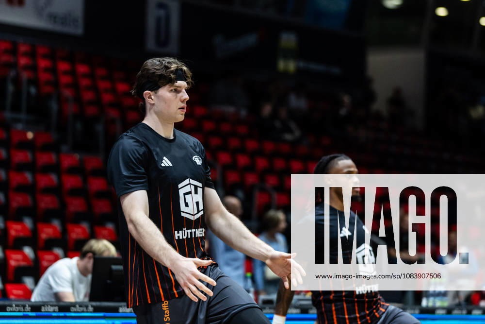 GER, BBL, easyCredit Basketball Bundesliga, Chemnitz, Niners Chemnitz vs. Phoenix Hagen, Alexander Richardson (Niners Chemnitz), No. 9 warming up at the Chemnitz Messe in Chemnitz, Saxony, Germany