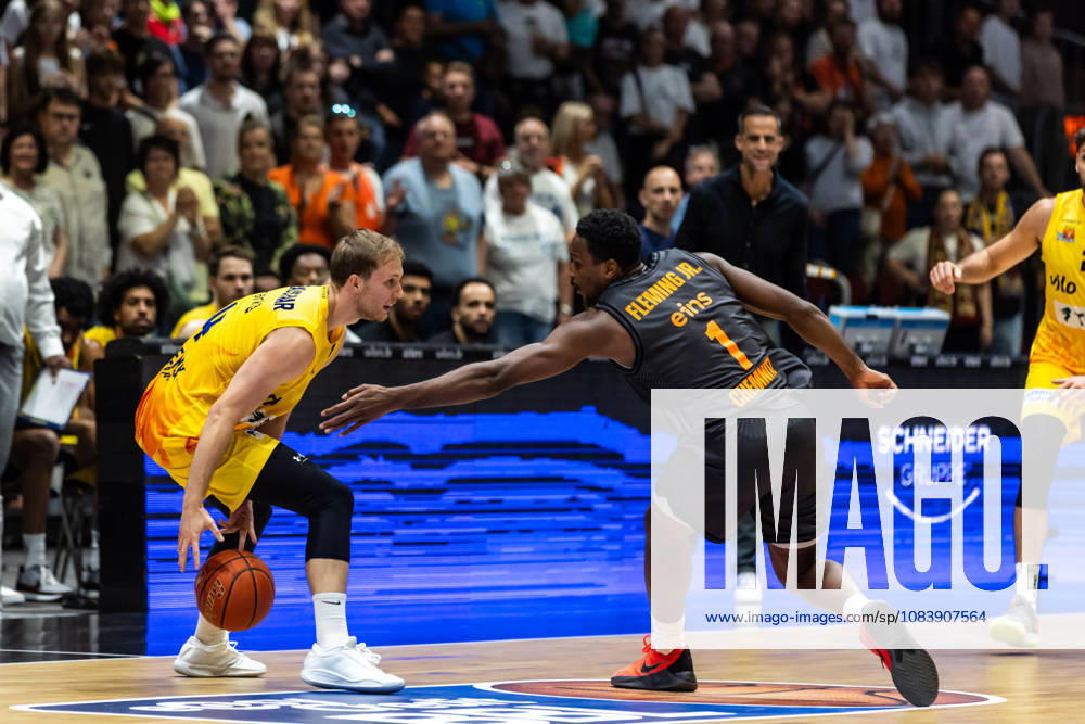 GER, BBL, easyCredit Basketball Bundesliga, Chemnitz, Niners Chemnitz vs. Phoenix Hagen, Bjarne Kraushaar (Phoenix Hagen), 4; Phlandrous Fleming Jr. (Niners Chemnitz), 1; Chemnitz Messe, Chemnitz, Saxony, Germany