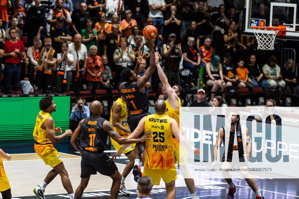 GER, BBL, easyCredit Basketball Bundesliga, Chemnitz, Niners Chemnitz vs. Phoenix Hagen, Phlandrous Fleming Jr., Niners Chemnitz, 1 Chemnitz Messe, Chemnitz, Saxony, Germany