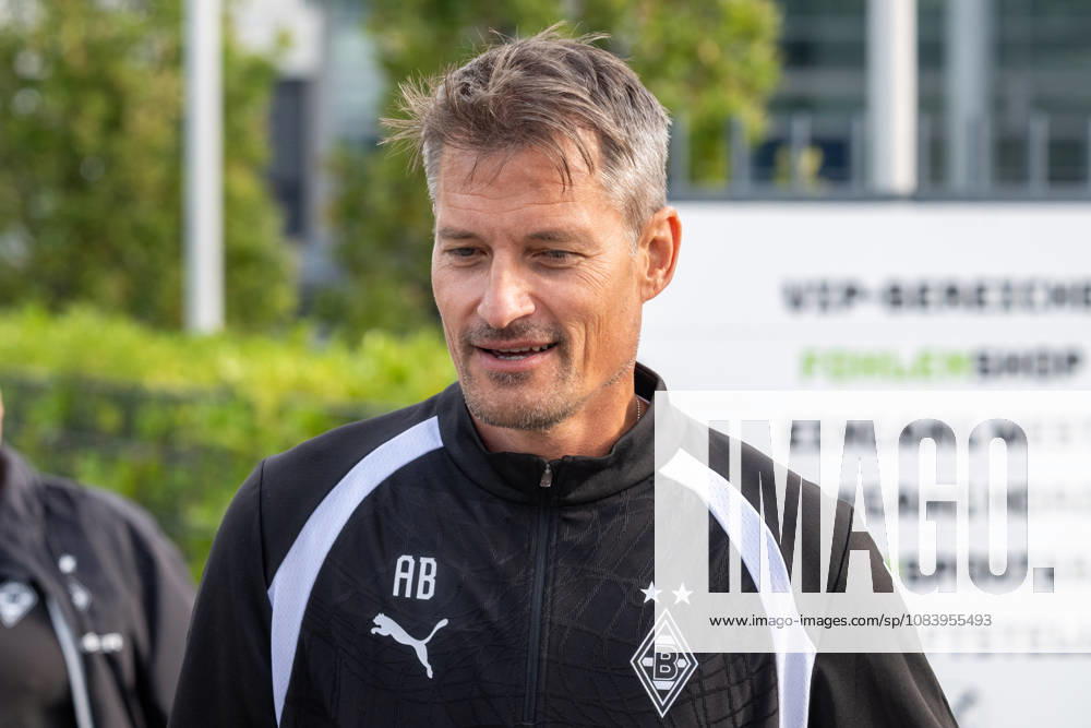 Alexander Blessin, Borussia Mönchengladbach, coach on his way to his first training session with Borussia Mönchengladbach; Public training session, Borussia Mönchengladbach, soccer, Bundesliga, 2026–2027 season, September 29, 2026, public training session for Borussia Mönchengladbach, soccer, Bundesliga, 2026–2027 season, September 29, 2026, Mönchengladbach