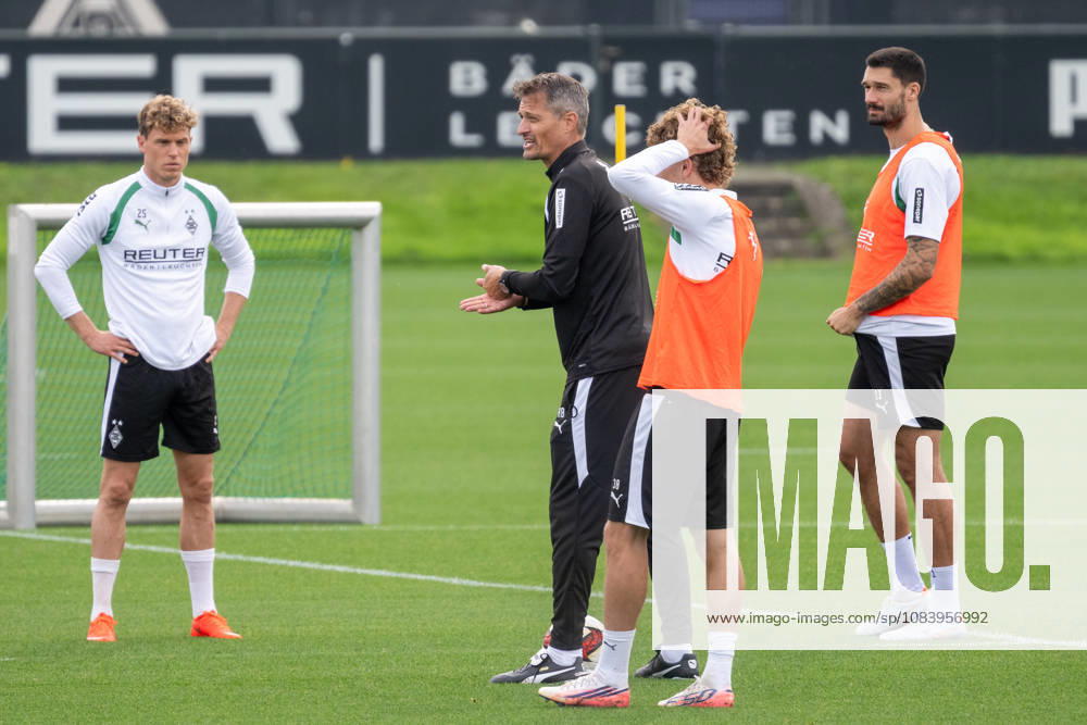 Alexander Blessin of Borussia Mönchengladbach, coach, explains the drill. Next to him is Robin Hack of Borussia Mönchengladbach, 25, Tim Kleindienst of Borussia Mönchengladbach, 11, and Hugo Bolin of Borussia Mönchengladbach, 38. Public training session at Borussia Mönchengladbach, soccer, Bundesliga, 2026–2027 season, September 29, 2026, public training session for Borussia Mönchengladbach, soccer, Bundesliga, 2026–2027 season, September 29, 2026, Mönchengladbach
