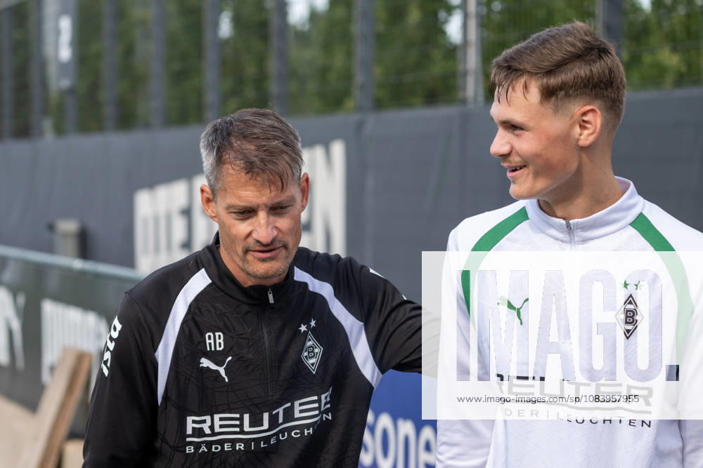 Alexander Blessin of Borussia Mönchengladbach, coach, in conversation with Samin Mujevic of Borussia Mönchengladbach, U19 public training session, Borussia Mönchengladbach, soccer, Bundesliga, 2026–2027 season, September 29, 2026, public training session, Borussia Mönchengladbach, soccer, Bundesliga, 2026–2027 season, September 29, 2026, Mönchengladbach