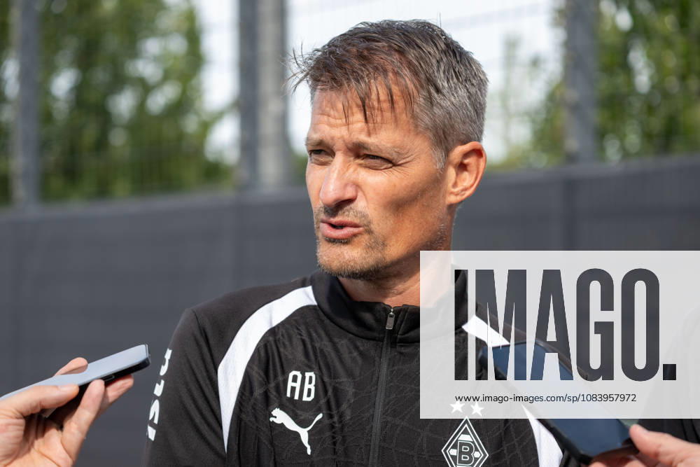 Alexander Blessin, coach of Borussia Mönchengladbach, answers questions from reporters after his first practice. Borussia Mönchengladbach public practice, soccer, Bundesliga, 2026–2027 season, September 29, 2026, public training session for Borussia Mönchengladbach, soccer, Bundesliga, 2026–2027 season, September 29, 2026, Mönchengladbach