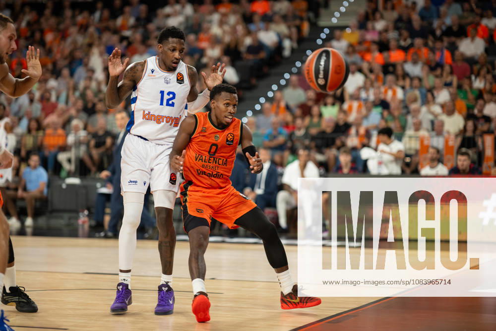 EuroLeague Round 2 match between Valencia Basket and of Kosner Baskonia Vitoria Gasteiz Damion Baugh of Kosner Baskonia Vitoria Gasteiz (L) and TJ Shorts of Valencia Basket seen in action during the EuroLeague Round 2 match between Valencia Basket and of Kosner Baskonia Vitoria Gasteiz at Roig Arena , (Valencia ) on September 29, 2025.